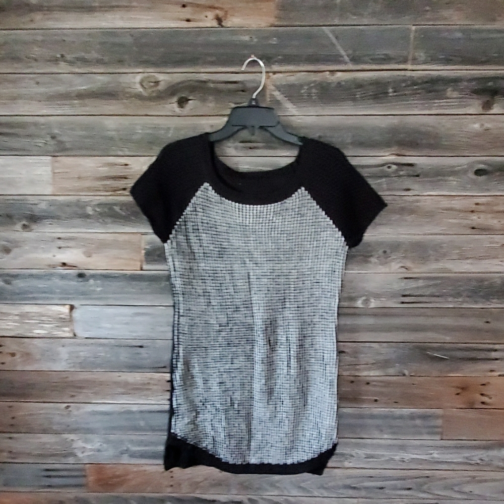 🤑Black and White Acrylic Sweater🤑